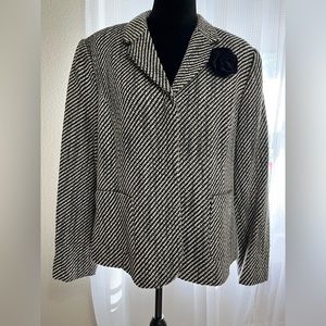 Stunning “Sag Harbor” Ms. 16/18 Black & White Patterned Knit Lined Jacket